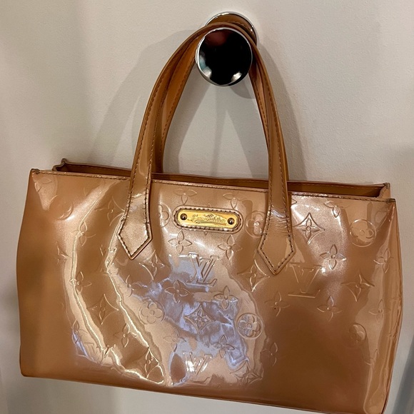 Louis Vuitton Vernice tote in nude metallic - Picture 14 of 16